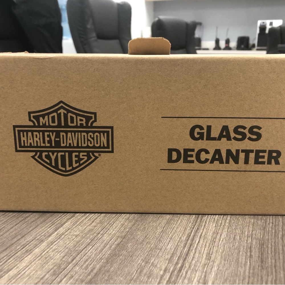 Harley Davidson Glass Decanter in Collectors Box, BRAND NEW condition